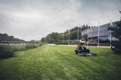Rasenmähertraktor HUSQVARNA P525DX Frontmähwerk Diesel Professionell – Bild 2