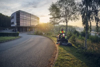 Rasenmähertraktor HUSQVARNA P525DX Frontmähwerk Diesel Professionell – Bild 3