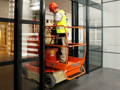 Mastbühne JLG TOUCAN 8E – Bild 2