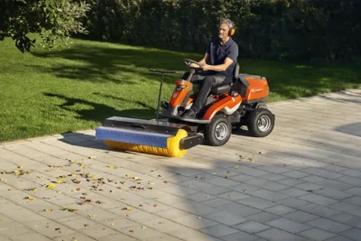Thermischer Rasenmähertraktor HUSQVARNA R 316TX AWD – Bild 3