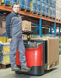 Elektrischer Hubwagen mit Fahrersitz – Max. Tragfähigkeit 2000 kg – Bild 4