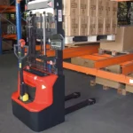 Elektrischer Wiegestapler – Max. Hubhöhe 3514 mm – Max. Tragfähigkeit 1200 kg – Bild 4